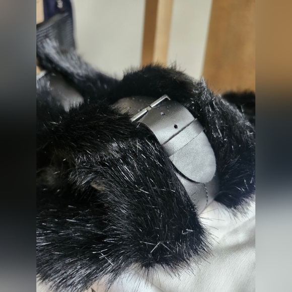 Robert Clergerie Irina Black Faux Fur Sandals Sz 6 - Picture 3 of 8